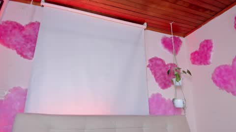 Snapshot of roselinedior chatting on 02-22-25, 01:02 Lyla OF roselinedior online show from 02-22-25, 01:02