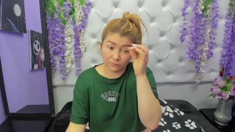 Snapshot of roselyn_arnold chatting on 09-29-25, 01:16 Julieta online show from 09-29-25, 01:16