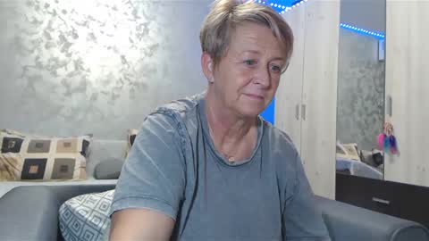 Lovepinklilly online show from 12-18-24, 06:03