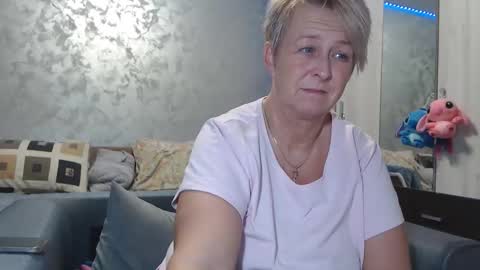 Snapshot of roses_and_lillies chatting on 02-10-26, 05:39 Lovepinklilly online show from 02-10-26, 05:39