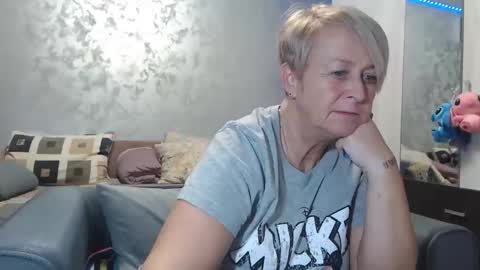 Snapshot of roses_and_lillies chatting on 02-19-26, 06:37 Lovepinklilly online show from 02-19-26, 06:37