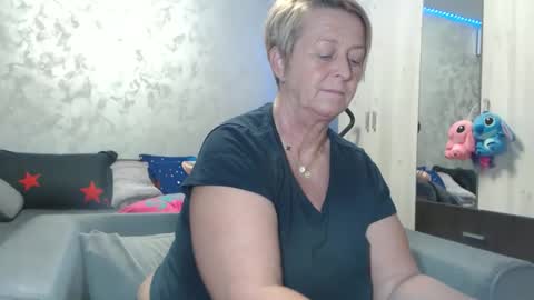 Snapshot of roses_and_lillies chatting on 03-15-26, 05:52 Lovepinklilly online show from 03-15-26, 05:52