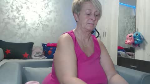 Snapshot of roses_and_lillies chatting on 03-17-26, 06:33 Lovepinklilly online show from 03-17-26, 06:33