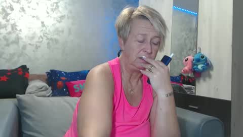 Snapshot of roses_and_lillies chatting on 03-19-26, 05:50 Lovepinklilly online show from 03-19-26, 05:50