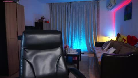 Snapshot of rosesarered97 chatting on 05-18-26, 07:20 Abbygail online show from 05-18-26, 07:20