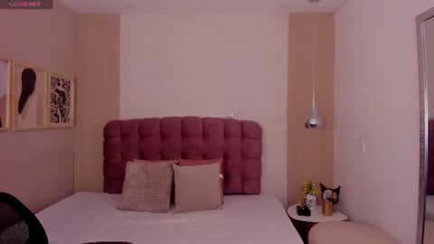 Snapshot of rosetaylorla chatting on 06-28-26, 01:28 Rose Taylor online show from 06-28-26, 01:28