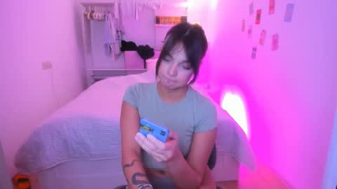 Roshelle online show from 02-11-25, 04:13