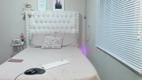 rosiehw online show from 12-26-24, 04:10