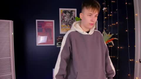 Snapshot of ross_miaa chatting on 11-19-25, 11:10 Mia online show from 11-19-25, 11:10