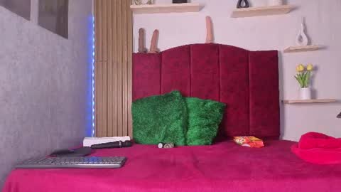 Snapshot of rosse_deep chatting on 07-15-26, 01:27 Rosse follow me online show from 07-15-26, 01:27