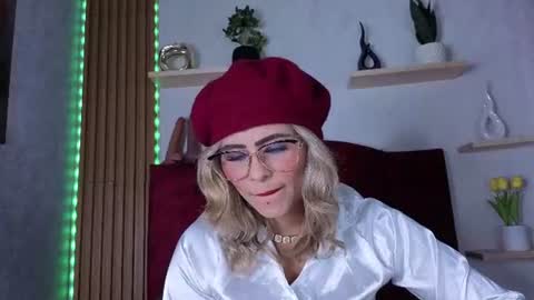 Snapshot of rosse_deep chatting on 07-23-26, 01:53 Rosse follow me online show from 07-23-26, 01:53