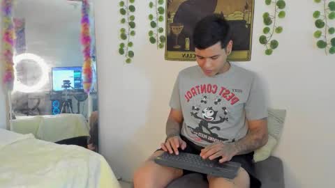 Snapshot of rosse_dredd chatting on 09-26-25, 07:18 Anal for the first time 40000tks online show from 09-26-25, 07:18