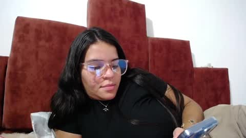 Snapshot of rossebunny25 chatting on 01-11-25, 01:27 Rosse online show from 01-11-25, 01:27
