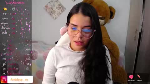 Snapshot of rossebunny25 chatting on 09-18-25, 12:01 Rosse online show from 09-18-25, 12:01