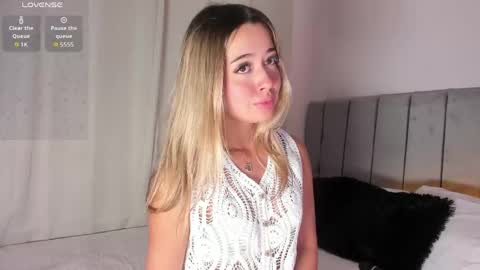 Snapshot of rossedaw_ chatting on 05-18-26, 05:19 Rosse Daw Independent model online show from 05-18-26, 05:19