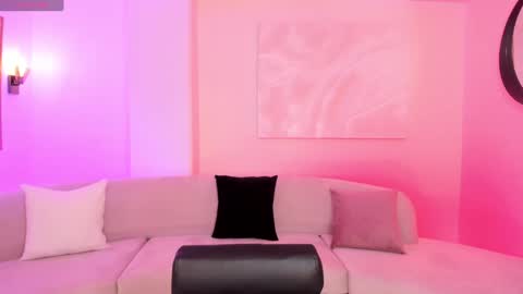 Snapshot of rossierhoades chatting on 01-04-25, 11:33 Rossie Rhoades online show from 01-04-25, 11:33