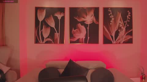 Snapshot of rossierhoades chatting on 01-10-25, 12:15 Rossie Rhoades online show from 01-10-25, 12:15