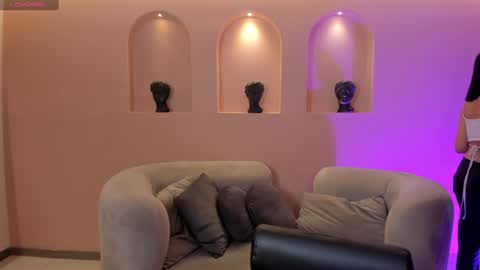 Snapshot of rossierhoades chatting on 02-03-25, 10:03 Rossie Rhoades online show from 02-03-25, 10:03