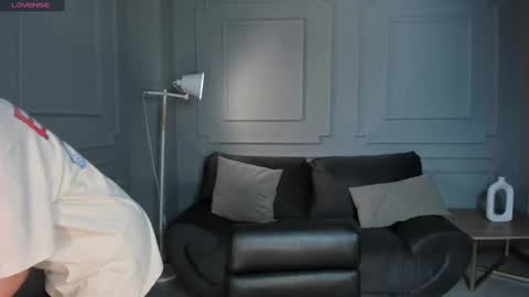 Snapshot of rossierhoades chatting on 02-14-25, 10:49 Rossie Rhoades online show from 02-14-25, 10:49