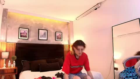 Snapshot of rossiie_hunt_ chatting on 04-28-26, 02:27 rossiie_hunt_ online show from 04-28-26, 02:27