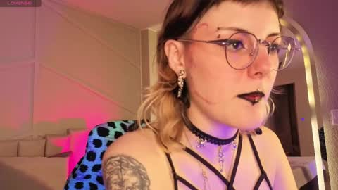 Snapshot of rossiie_hunt_ chatting on 05-11-26, 04:04 rossiie_hunt_ online show from 05-11-26, 04:04