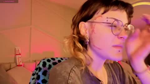 Snapshot of rossiie_hunt_ chatting on 06-05-26, 12:33 rossiie_hunt_ online show from 06-05-26, 12:33