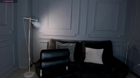 Rossie Rivers online show from 12-14-25, 01:38