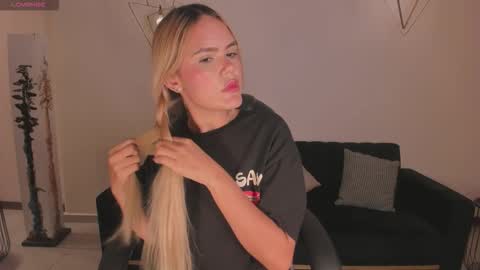 Snapshot of rossirivers chatting on 02-12-26, 12:11 Rossie Rivers online show from 02-12-26, 12:11