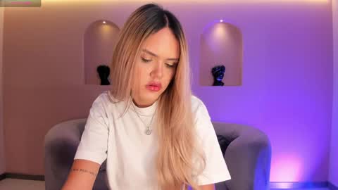 Snapshot of rossirivers chatting on 03-26-26, 12:11 Rossie Rivers online show from 03-26-26, 12:11