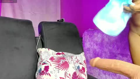 Snapshot of rossluu chatting on 07-15-26, 02:17 rossluu online show from 07-15-26, 02:17