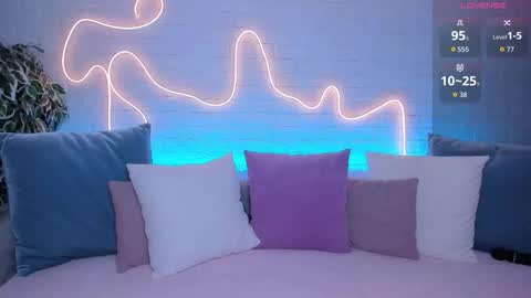 Snapshot of rossy_babe_ chatting on 09-30-25, 12:26 Rossy online show from 09-30-25, 12:26