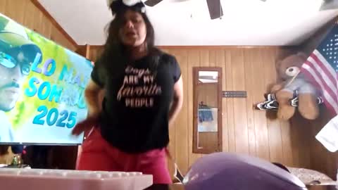 Snapshot of rosvelly8 chatting on 10-14-25, 04:08 rosvelly8 online show from 10-14-25, 04:08