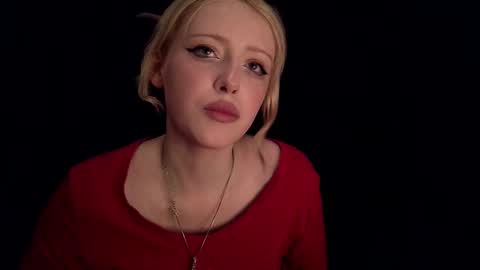 rosy_petal online show from 10-15-25, 10:59