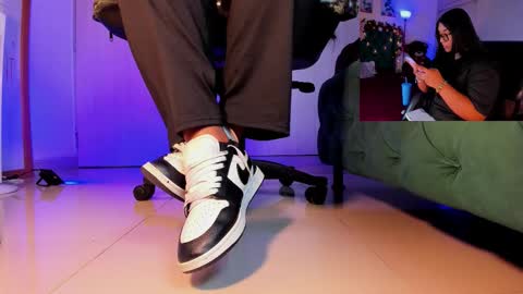 rosyejones online show from 12-04-25, 03:05