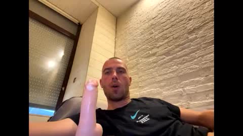 Snapshot of rotteei1 chatting on 10-11-25, 03:43 rotteei1 online show from 10-11-25, 03:43