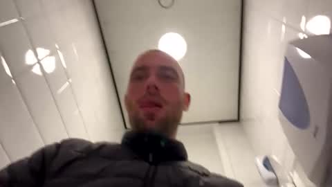 Snapshot of rotteei1 chatting on 10-17-25, 09:01 rotteei1 online show from 10-17-25, 09:01