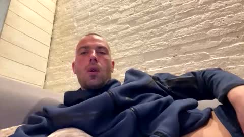 Snapshot of rotteei1 chatting on 10-25-25, 10:34 rotteei1 online show from 10-25-25, 10:34