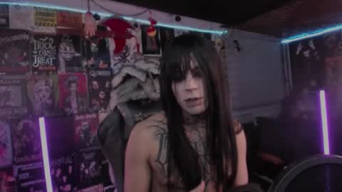 Snapshot of rotten_dreams chatting on 03-23-26, 11:53 rot online show from 03-23-26, 11:53