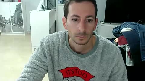 Snapshot of roubarixx chatting on 01-15-25, 09:02 roubarixx online show from 01-15-25, 09:02