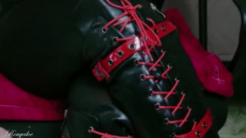 Snapshot of rougedoe chatting on 05-13-26, 01:41 Mistress Lana online show from 05-13-26, 01:41