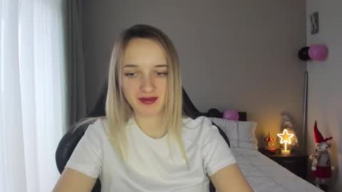Snapshot of rousereed chatting on 12-16-24, 07:15 Rouse online show from 12-16-24, 07:15
