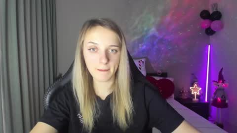 Snapshot of rousereed chatting on 12-19-24, 01:18 Rouse online show from 12-19-24, 01:18