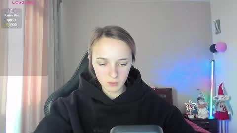 Snapshot of rousereed chatting on 02-12-25, 01:37 Rouse online show from 02-12-25, 01:37