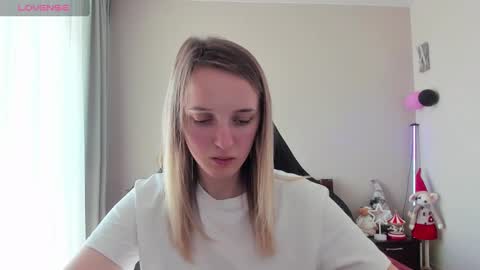 Snapshot of rousereed chatting on 02-17-25, 10:29 Rouse online show from 02-17-25, 10:29