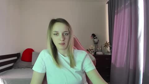 Snapshot of rousereed chatting on 02-19-25, 01:28 Rouse online show from 02-19-25, 01:28