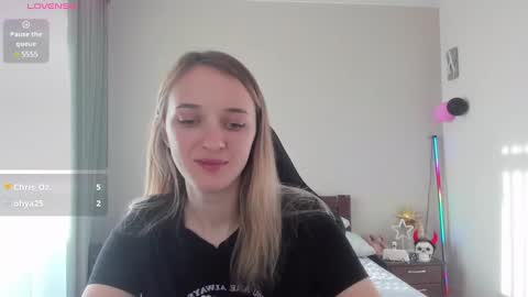 Snapshot of rousereed chatting on 03-04-25, 01:59 Rouse online show from 03-04-25, 01:59