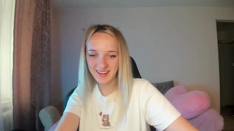 Snapshot of rousereed chatting on 09-15-25, 06:35 Rouse online show from 09-15-25, 06:35