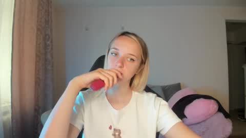 Snapshot of rousereed chatting on 09-16-25, 06:25 Rouse online show from 09-16-25, 06:25