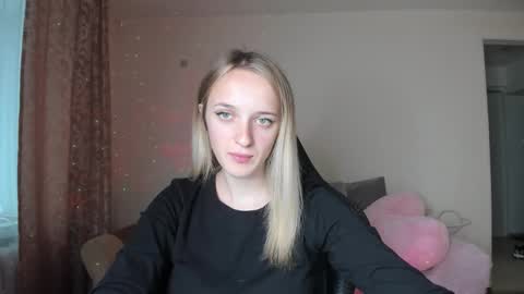 Snapshot of rousereed chatting on 09-19-25, 11:33 Rouse online show from 09-19-25, 11:33
