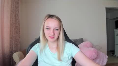 Snapshot of rousereed chatting on 09-21-25, 06:37 Rouse online show from 09-21-25, 06:37